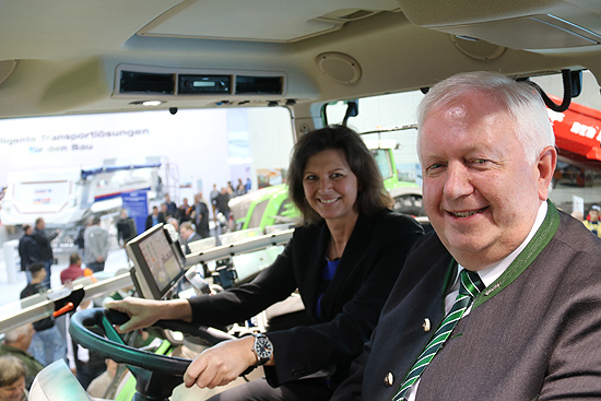 Ministerin Ilse Aigner, AGCO /Fendt Peter-Josef Paffen (©Foto:  Martin Schmitz)